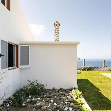 In Azores - S. Miguel منزل ريفي *