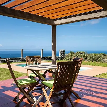 In Azores - S. Miguel منزل ريفي *